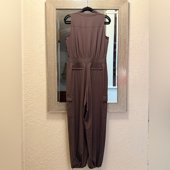 Athleta Brooklyn Sleeveless ZipUp Utility Jumpsuit In Shale Women’s Size 8 Comfy - Picture 6 of 10